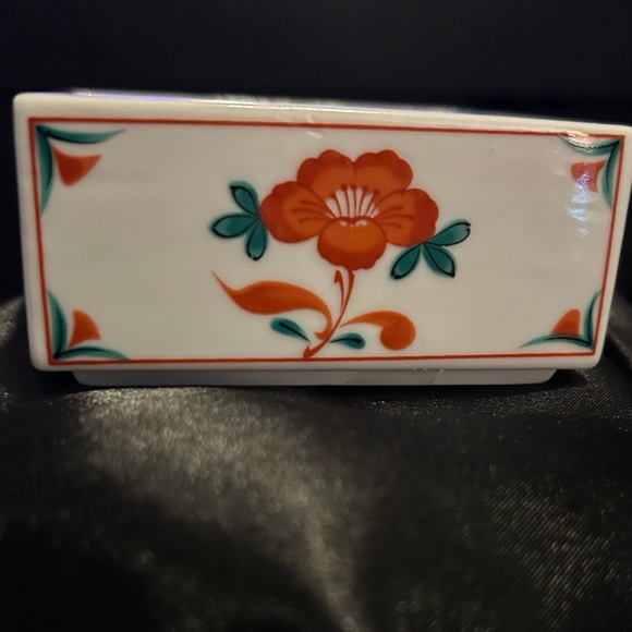 Vintage Porcelain Tiffany Co Square Trinket Box with Red Floral Poppy Design - Picture 9 of 11